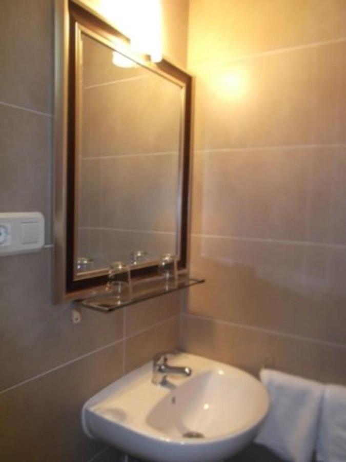 Residencia Sant Jordi Llanca Hostel Екстериор снимка