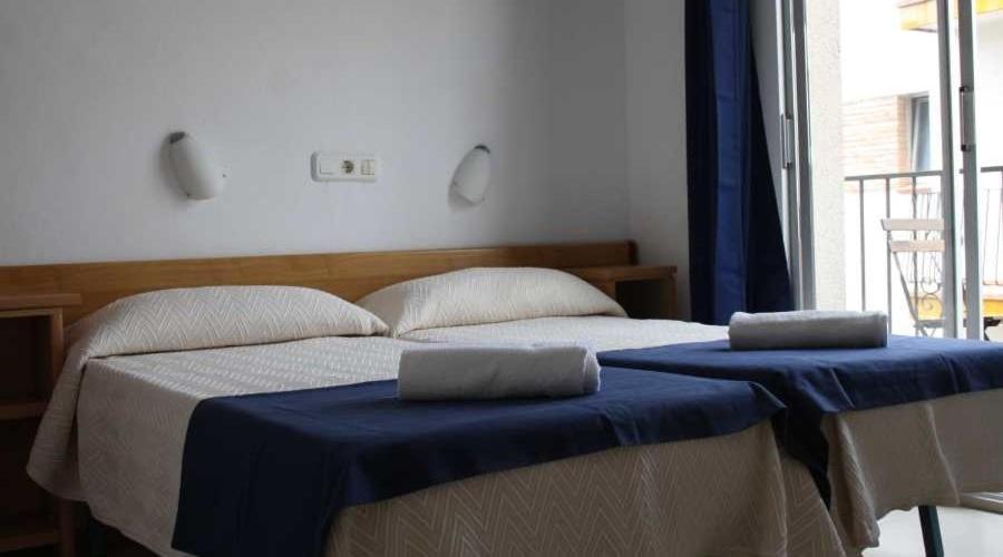 Residencia Sant Jordi Llanca Hostel Екстериор снимка